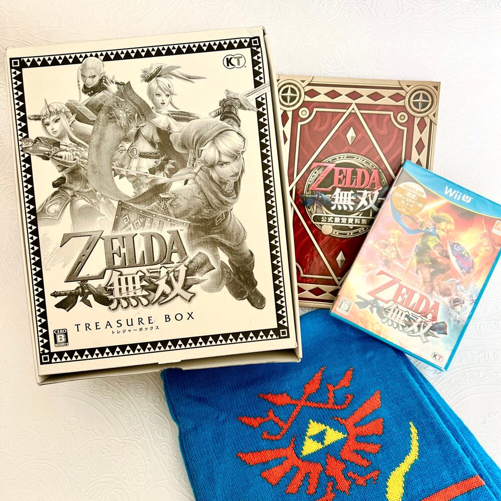 Legend of Zelda Hyrule Warriors Treasure Box Blue Scarf WiiU Game Artbook